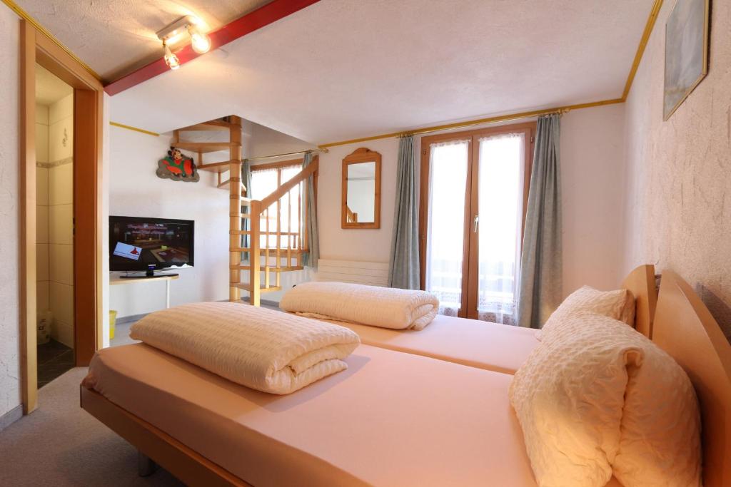Postel nebo postele na pokoji v ubytování Hotel Alpina