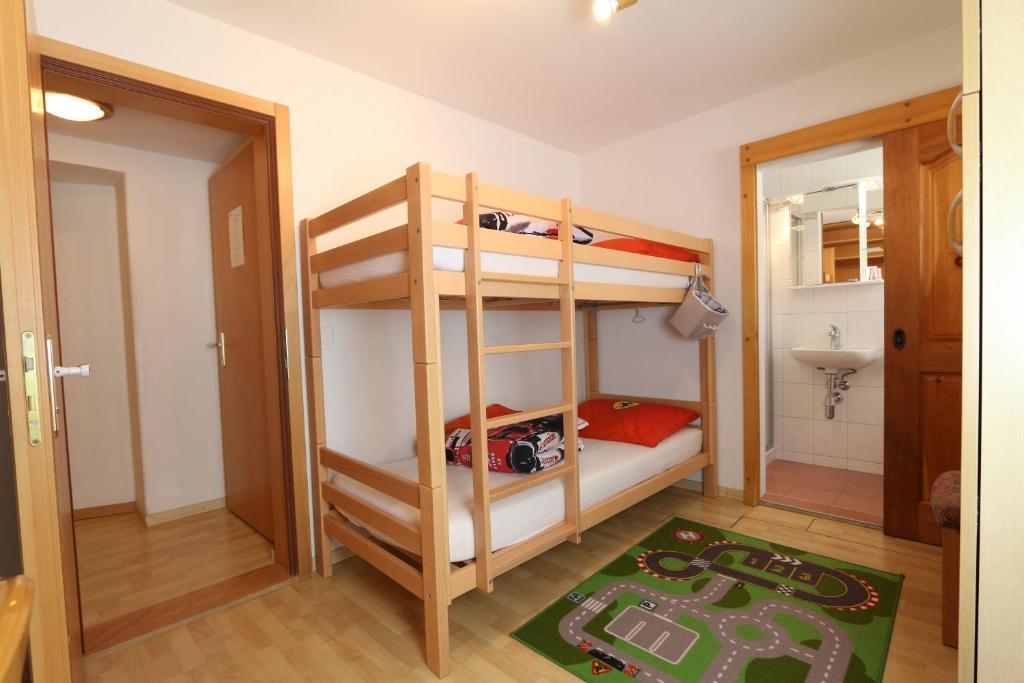 Postel nebo postele na pokoji v ubytování Hotel Alpina