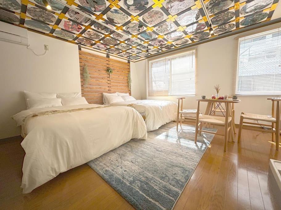 เตียงในห้องที่ 渋谷5分のダブルベット2台の40平米東京大学徒歩5分のアパート