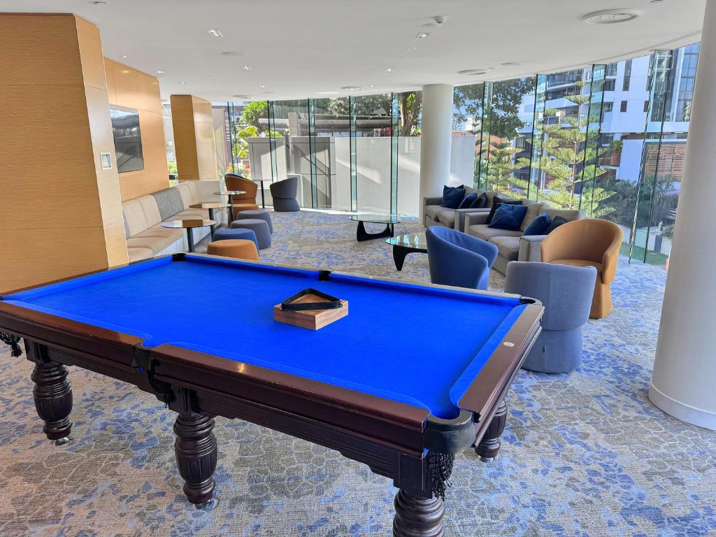 Oracle 28th floor Tower 2 Ocean views! - GC Getaways的休息区