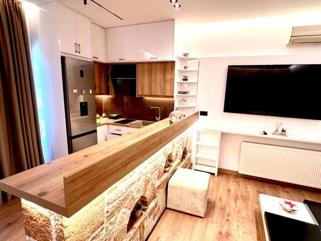 Una cocina o zona de cocina en ILLYRIAN hotel Ksamil