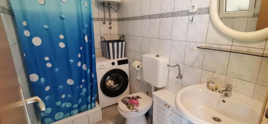 Bilik mandi di Bungalow Tribunj