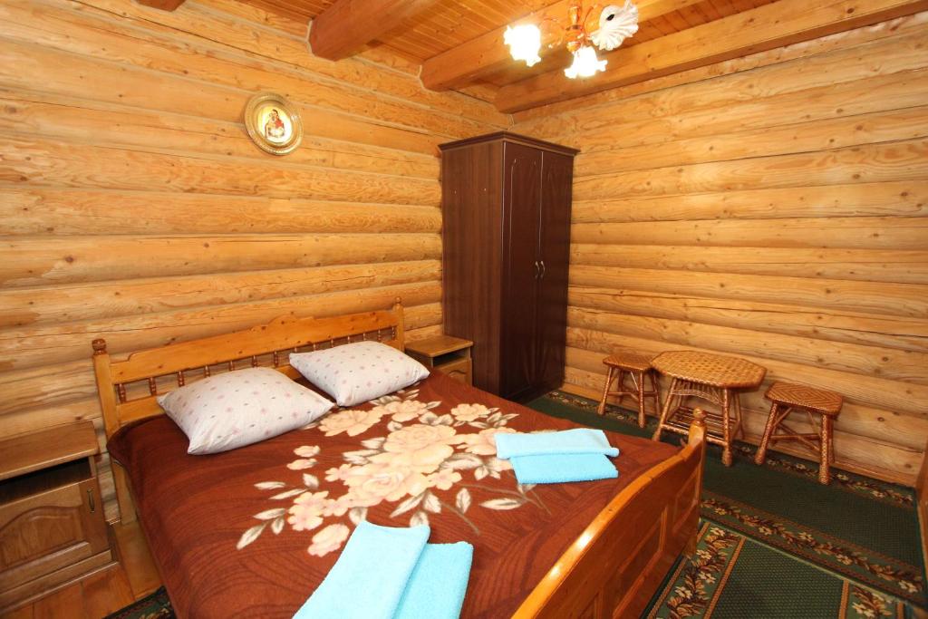 Postel nebo postele na pokoji v ubytování Lisova kazka