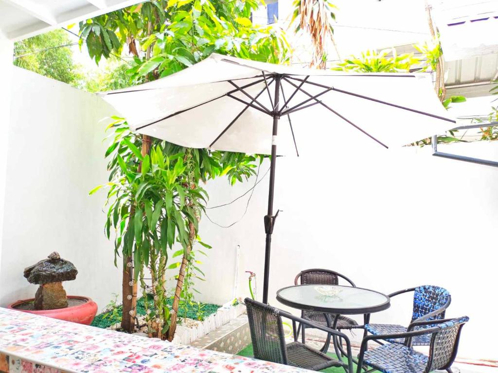 Zahrada ubytování Getaway Villa Bangkok - 4 Bedroom,6 Beds and 5 Bathroom