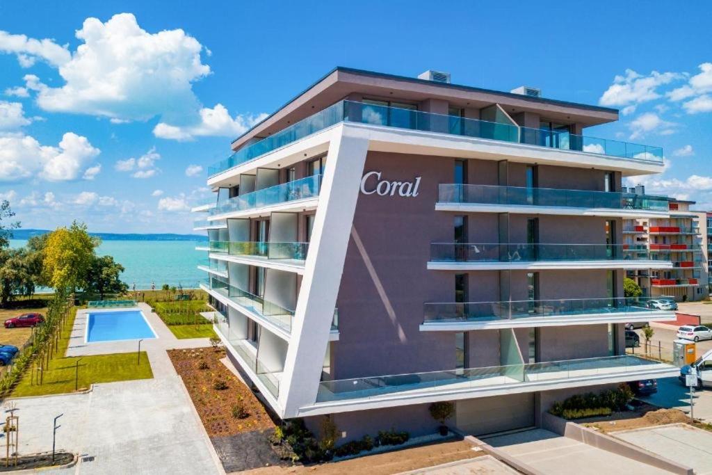 Budynek, w którym mieści się apartament
