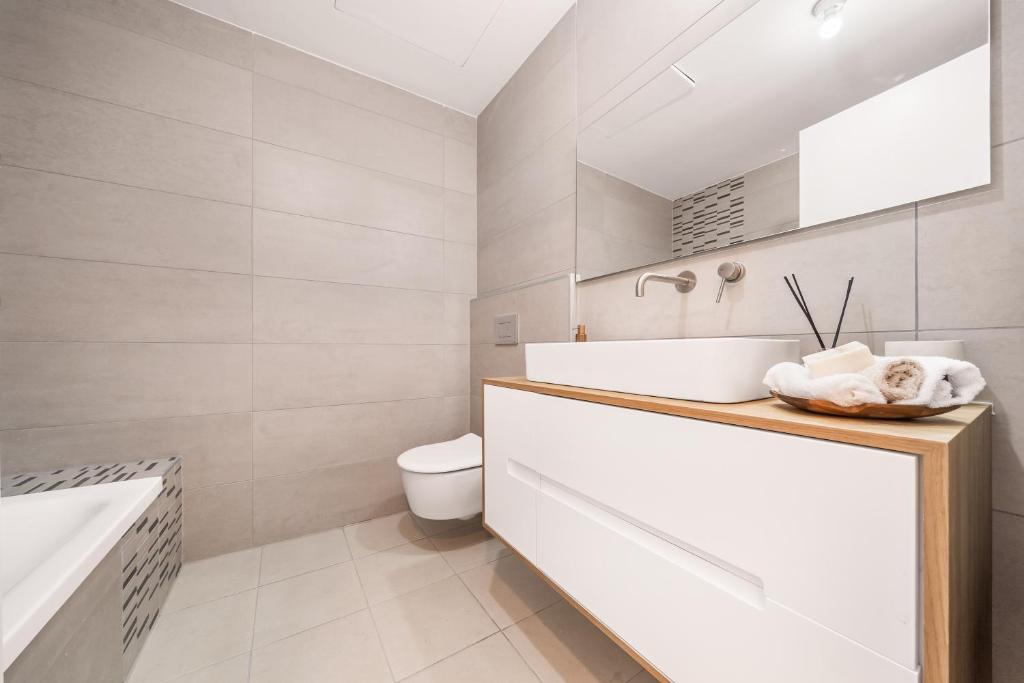 Koupelna v ubytování Luxury 3BDR In The Heart Of Jerusalem