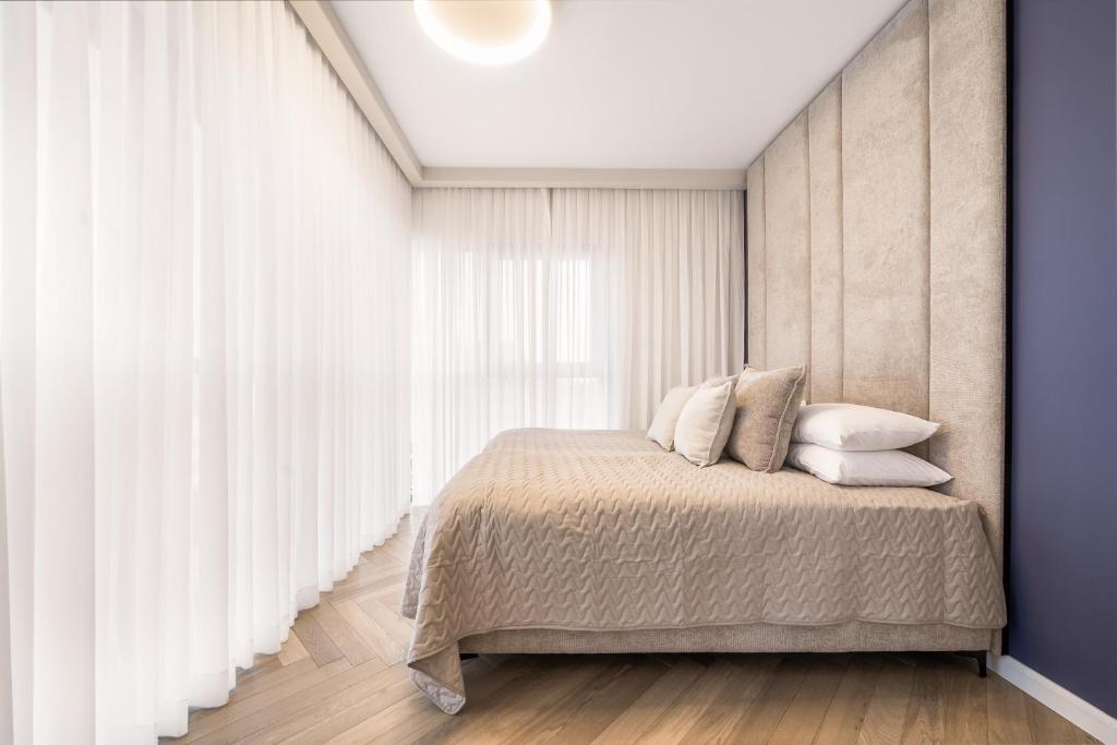 Postel nebo postele na pokoji v ubytování Luxury 3BDR In The Heart Of Jerusalem