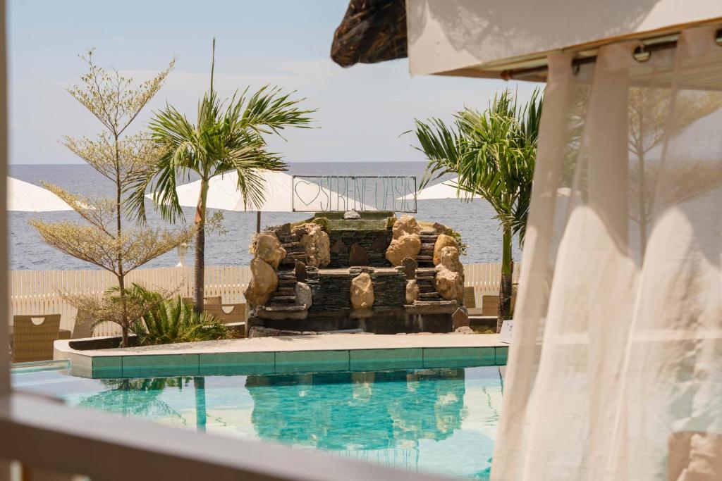 Bazén v ubytování Serene Oasis Resort - Oslob Cebu Philippines nebo v jeho okolí
