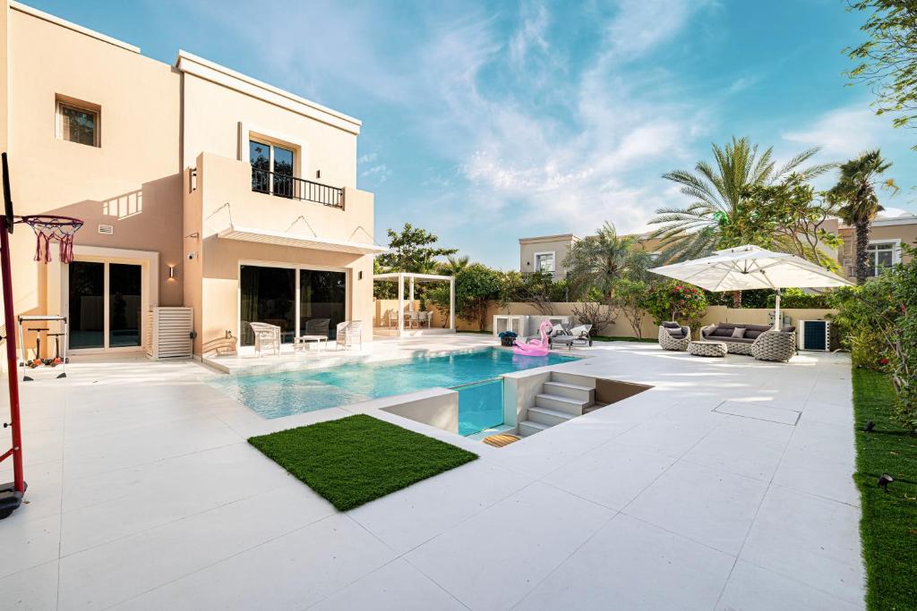 The Essence of Hospitality in the UAE: