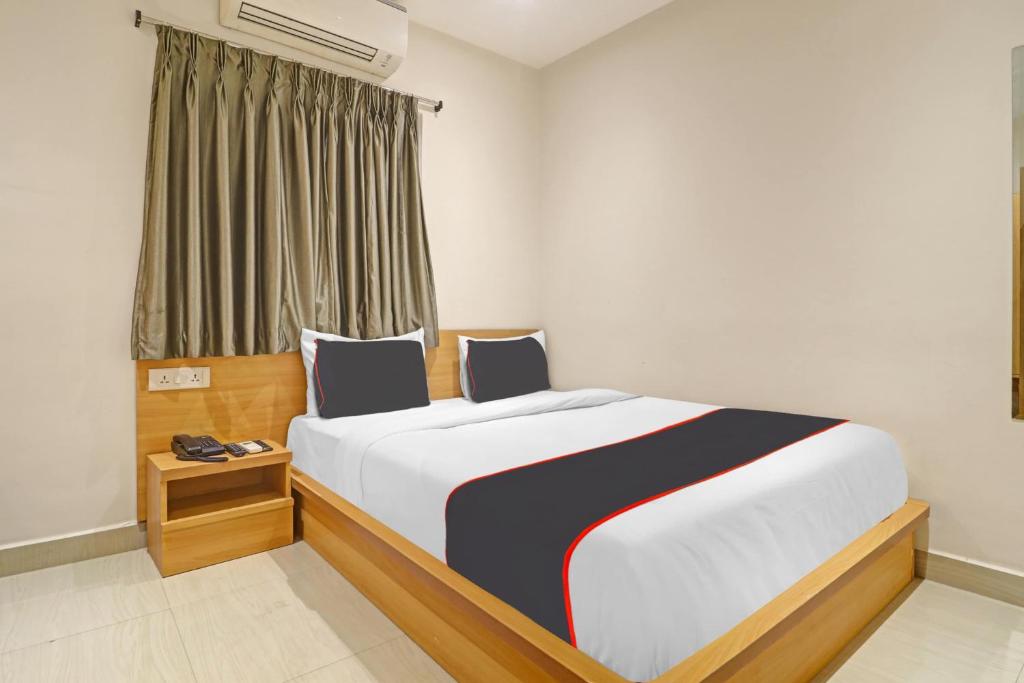 Posteľ alebo postele v izbe v ubytovaní OYO Hotel Ss Suites