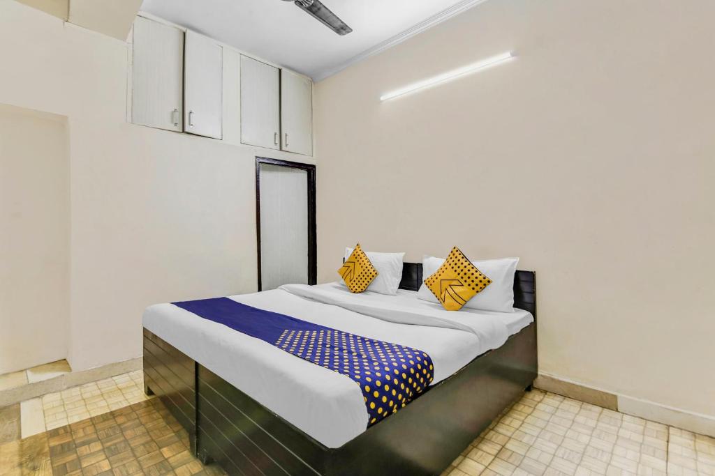Ліжко або ліжка в номері OYO Country Residency