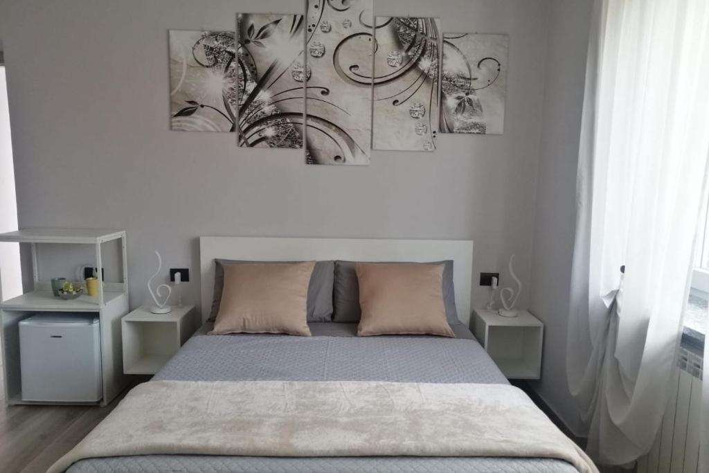 a bedroom with a large bed with two night stands at la Luna Blu Malpensa camera matrimoniale Diamante in Somma Lombardo