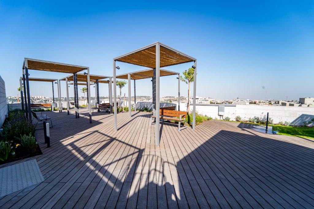Balkón nebo terasa v ubytování Luxury 2BDR In The Heart Of Jerusalem
