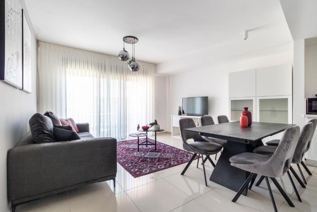 Χώρος καθιστικού στο Stylish 1 Bedrooms Parking At City Gate