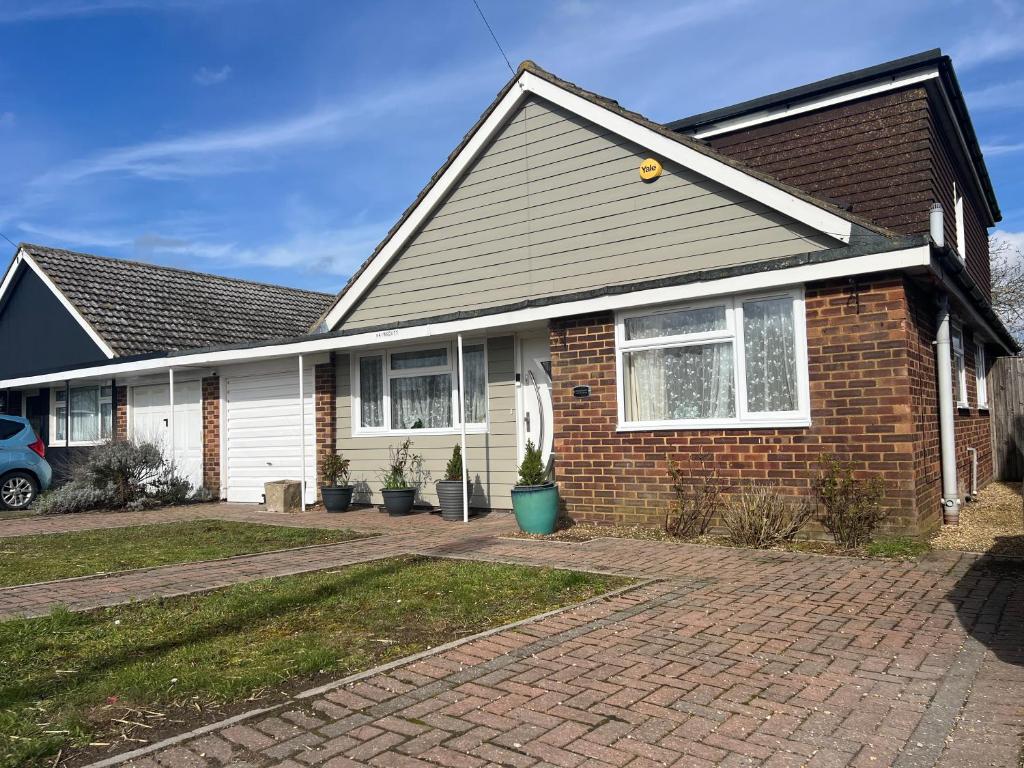 a house with a brick driveway in front of it at Cozy 3 bedroom bungalow in rural location in Ashwell