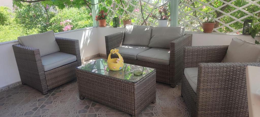 A seating area at Krinelos Rooms