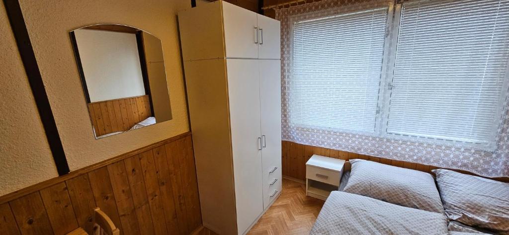 Postel nebo postele na pokoji v ubytování Chatka Ema