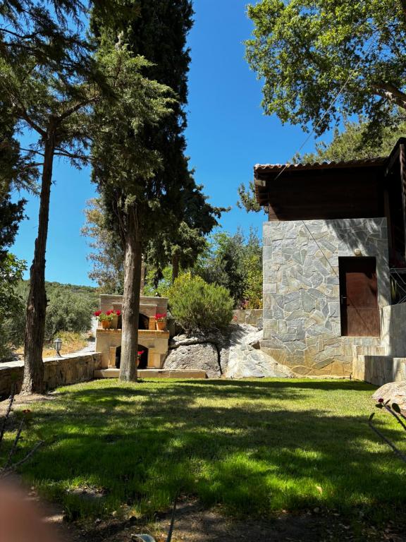 Vonkajšia záhrada v ubytovaní Elis superb villa
