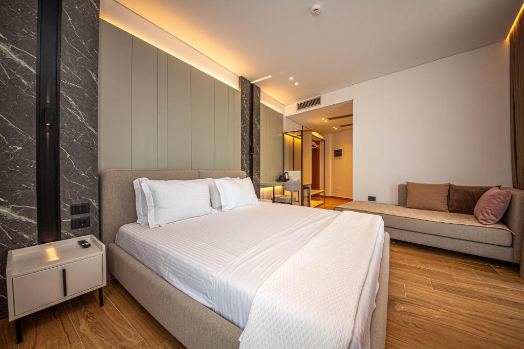 Voodi või voodid majutusasutuse Nobbu Hotel Ksamil toas