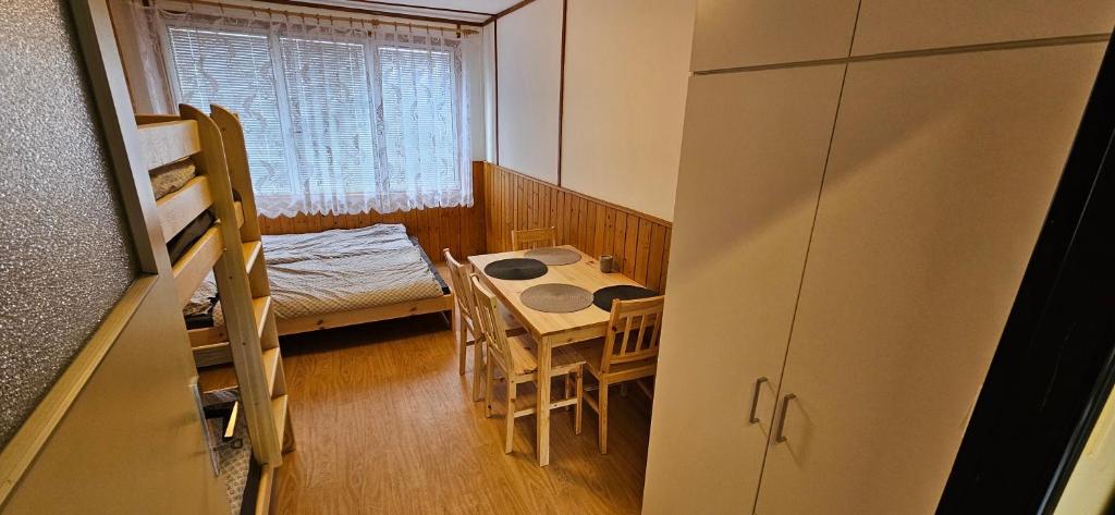 Postel nebo postele na pokoji v ubytování Chatka Matouš