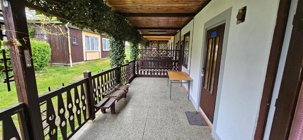 Balkón nebo terasa v ubytování Chatka Matouš