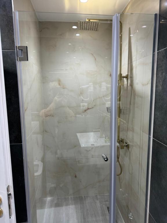 Koupelna v ubytování Hotel Royal Saranda