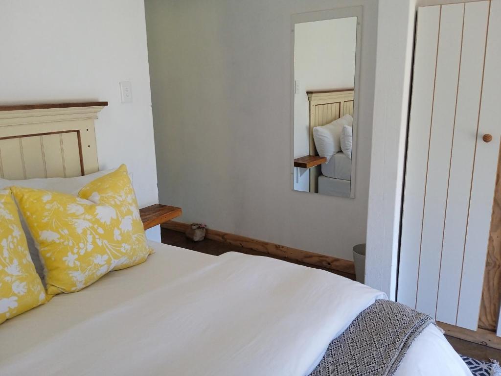 Postel nebo postele na pokoji v ubytování Deminimalistmanor