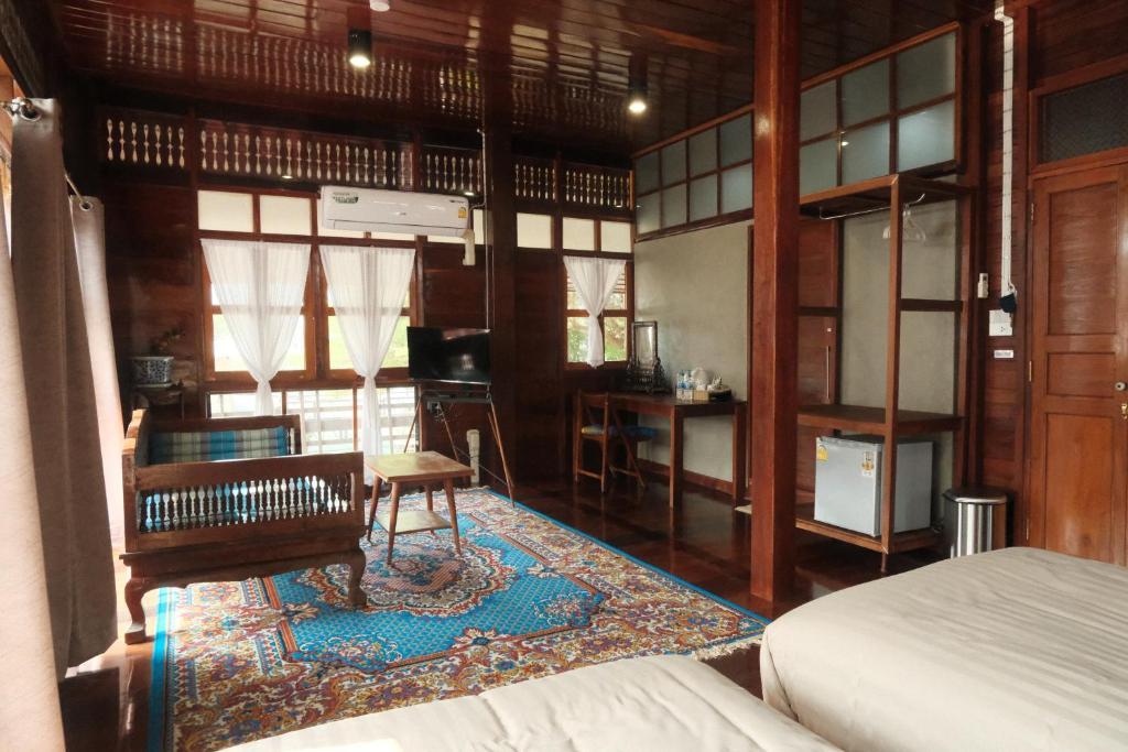 Postel nebo postele na pokoji v ubytování Bannai Bangkoknoi บ้านในบางกอกน้อย