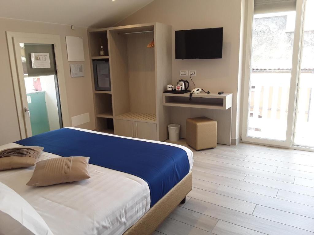 Postel nebo postele na pokoji v ubytování Hotel Danieli La Castellana lago di Garda