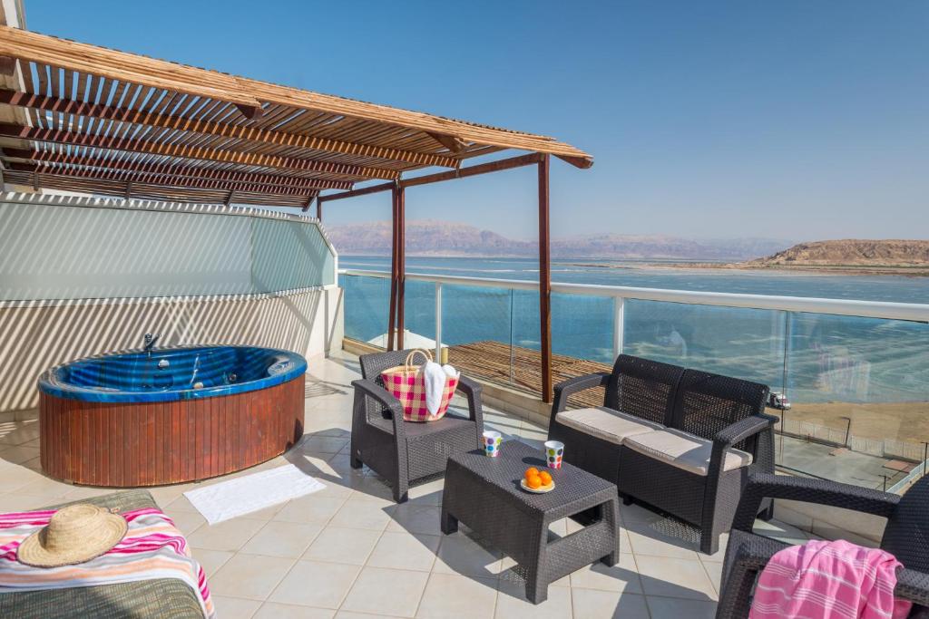 Beachfront · Private Beach Travel Proud Leonardo Club Hotel Dead Sea - All Inclusive - Suite Con Due Camere Da Letto