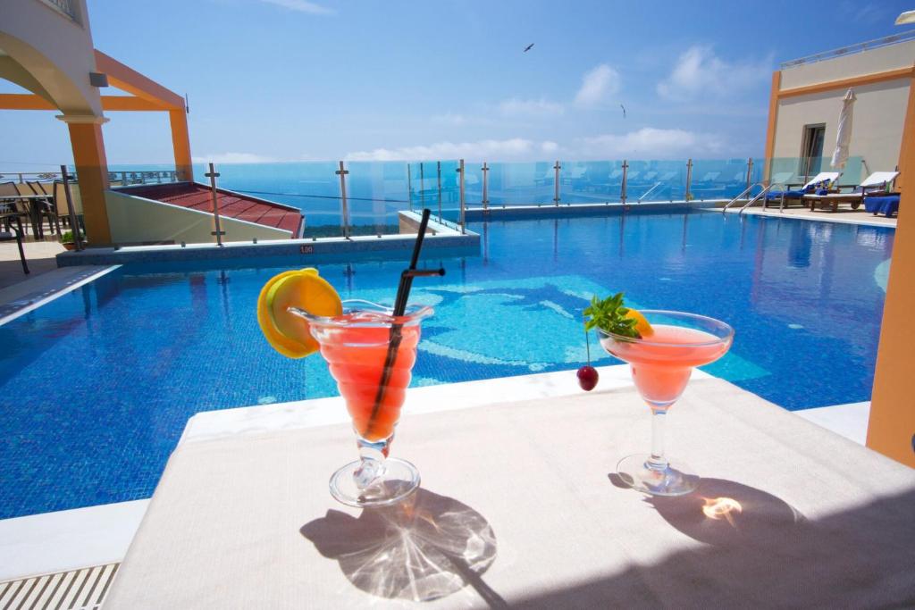 Bazén v ubytování Belle View Hotel - Sea View & Sunset nebo v jeho okolí