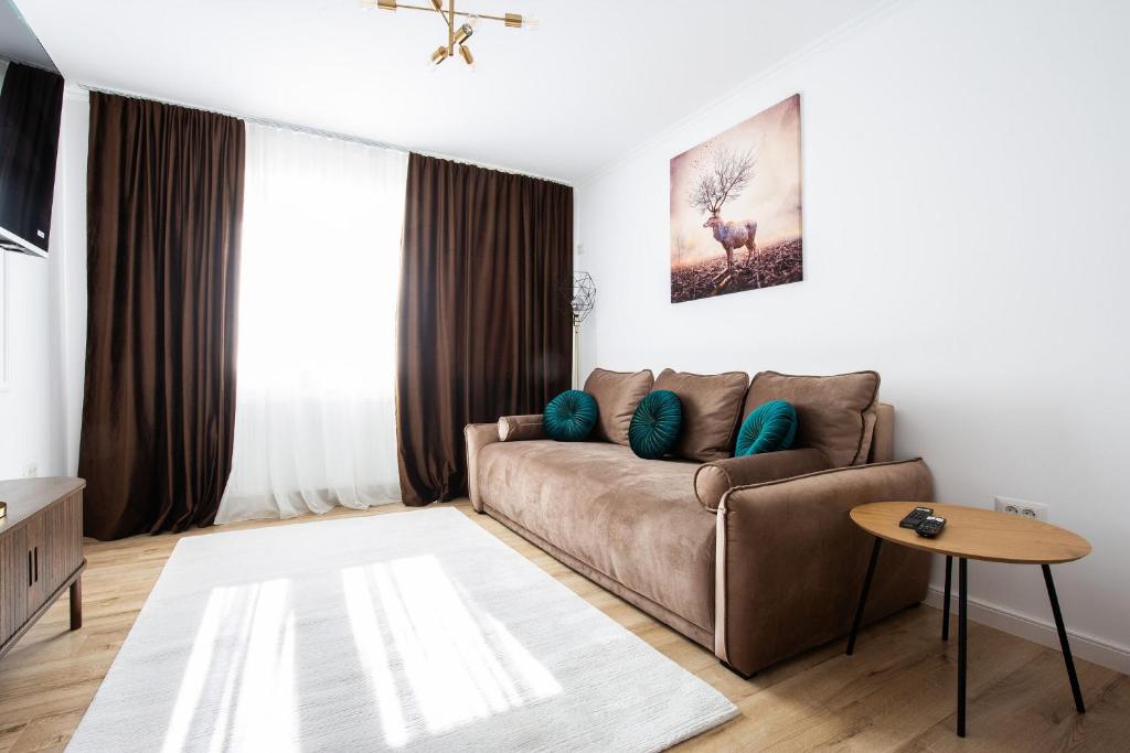 a living room with a couch and a table at Apartament Victoria in Satu Mare