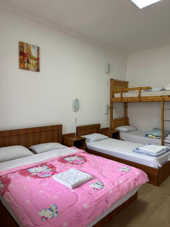 Postel nebo postele na pokoji v ubytování KING Plus