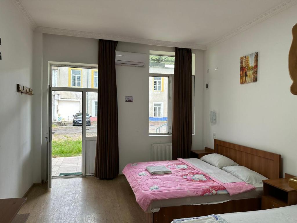 Postel nebo postele na pokoji v ubytování KING Plus