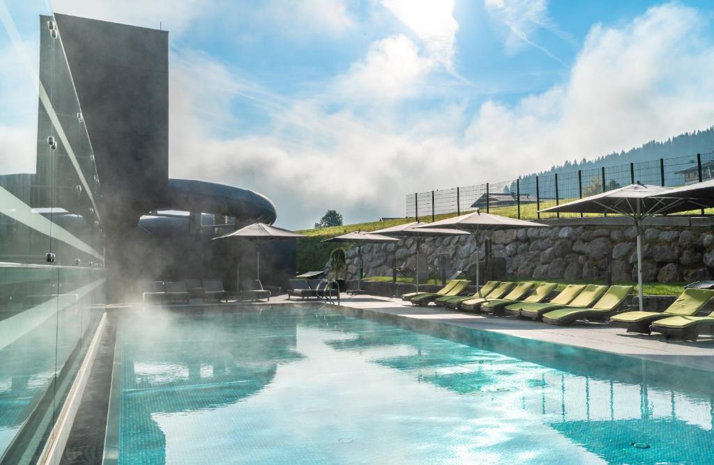 Бассейн в Hotel Riederalm или поблизости