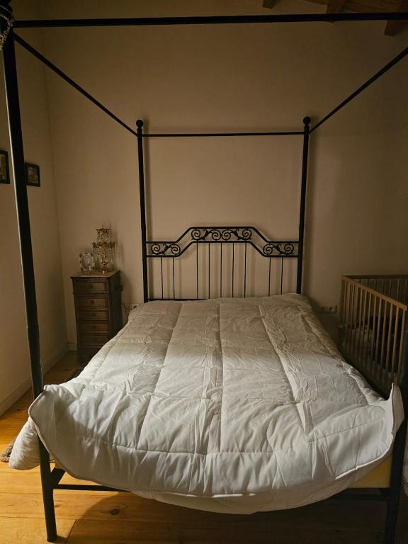 a bedroom with a large bed with a metal frame at Segredo do Castelo do Sabugal in Sabugal