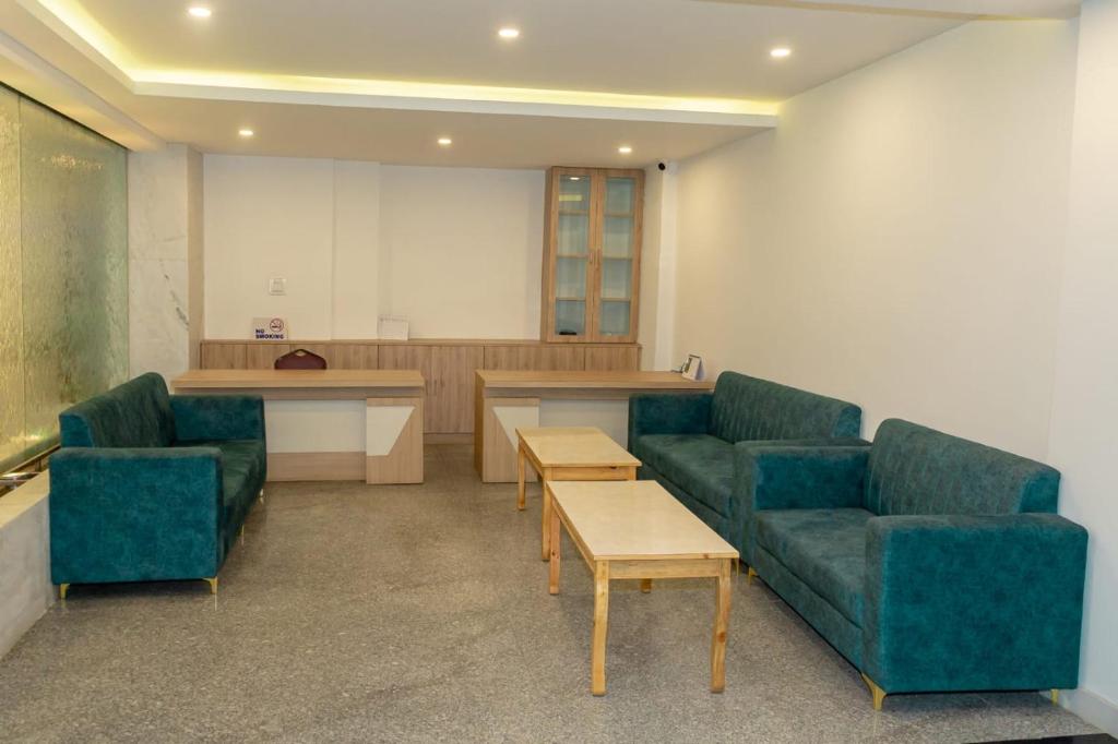 Predel za sedenje v nastanitvi Hotel Badrinath