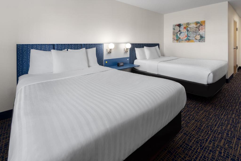 Postel nebo postele na pokoji v ubytování Microtel Inn and Suites Dover