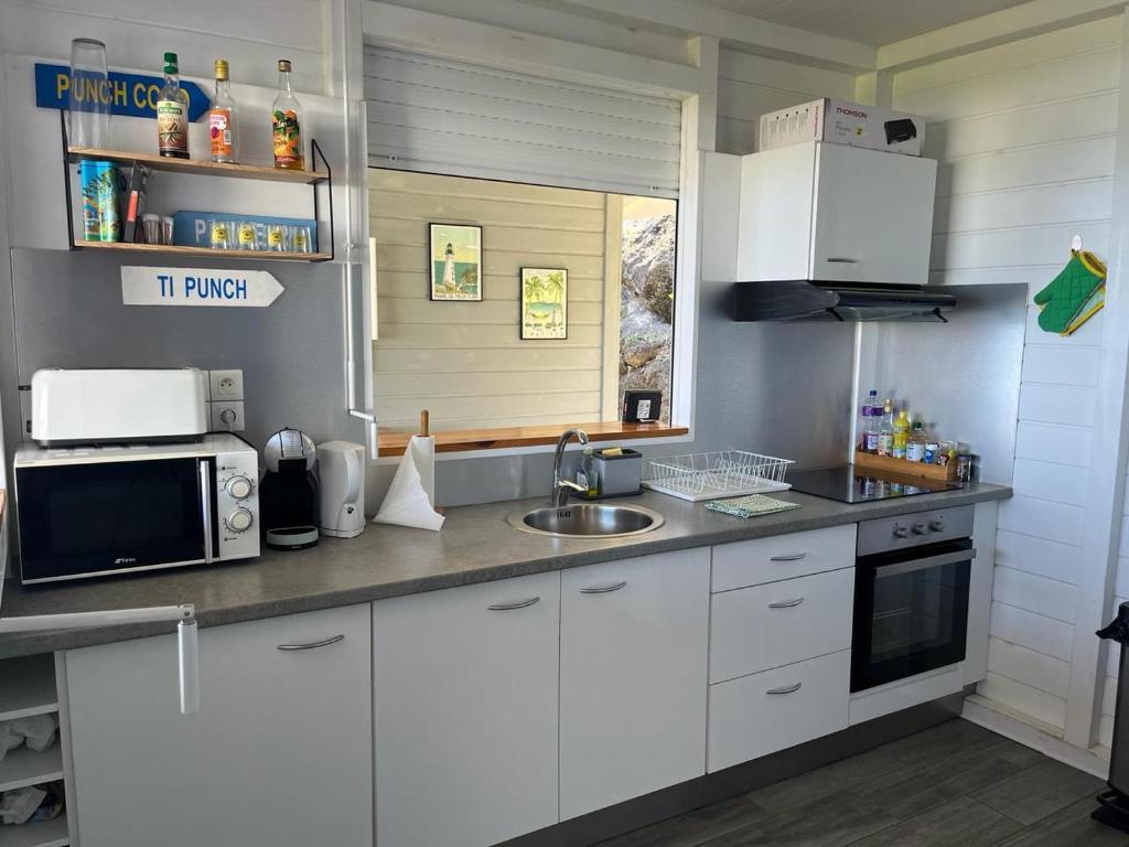 Una cocina o cocineta en Ti Kaz Karaib