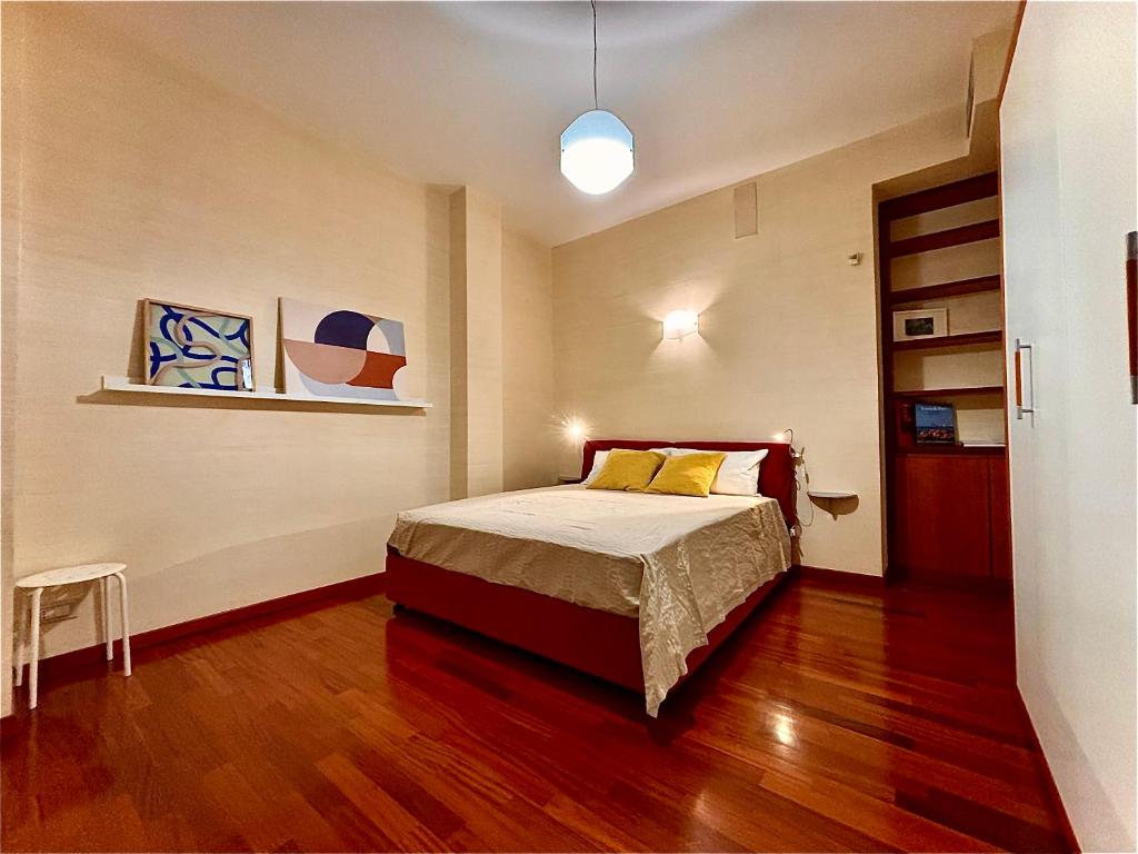 a bedroom with a bed and a wooden floor at Dadu 150 in Bari