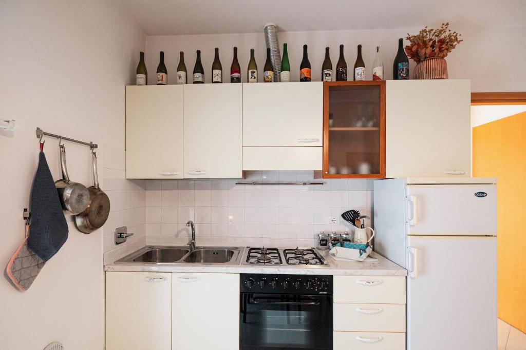 Kuchnia lub aneks kuchenny w obiekcie Il Viandante di Trieste