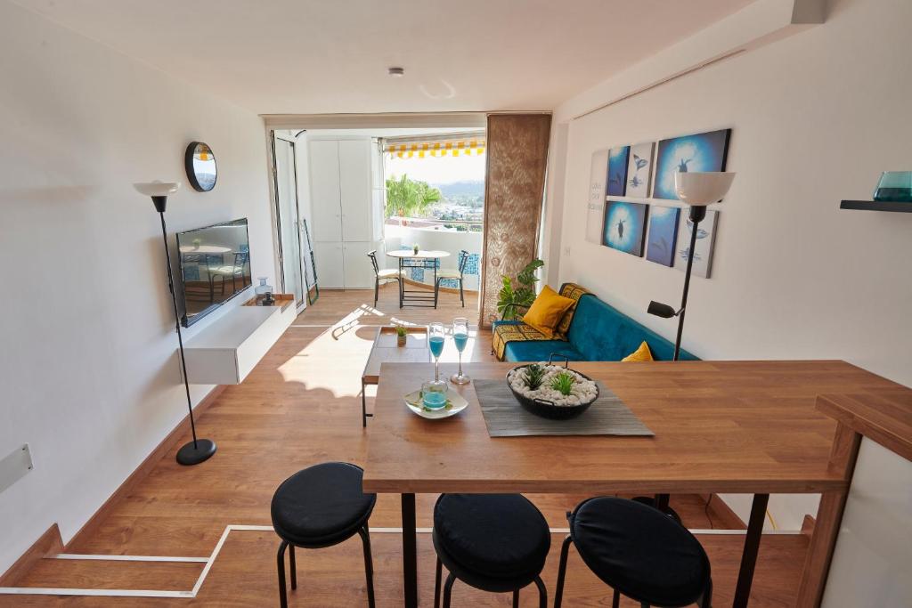 A seating area at 631 PARAISO MASPALOMAS