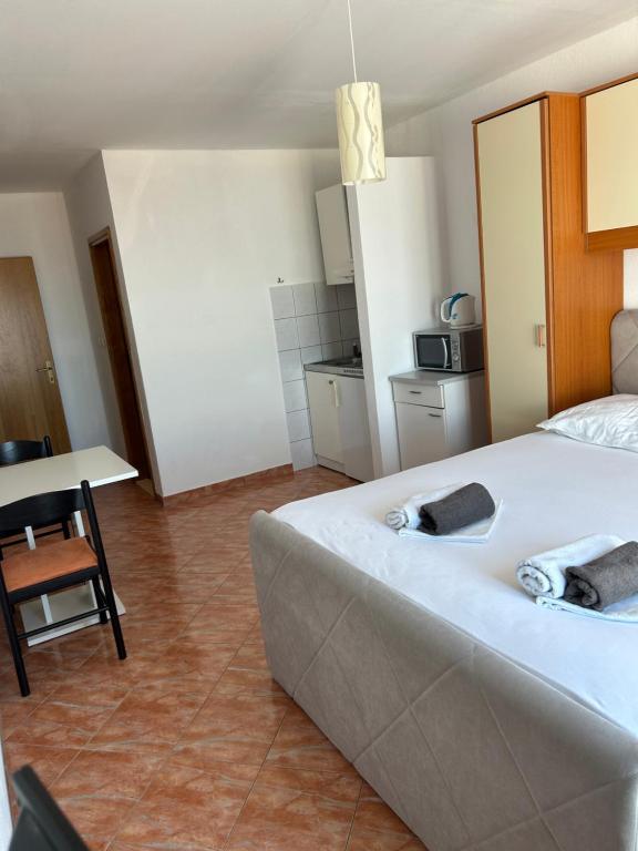 Kuchyň nebo kuchyňský kout v ubytování Apartmani Jukanovic