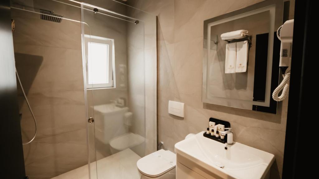 Koupelna v ubytování BAZ'HUR Boutique Hotel