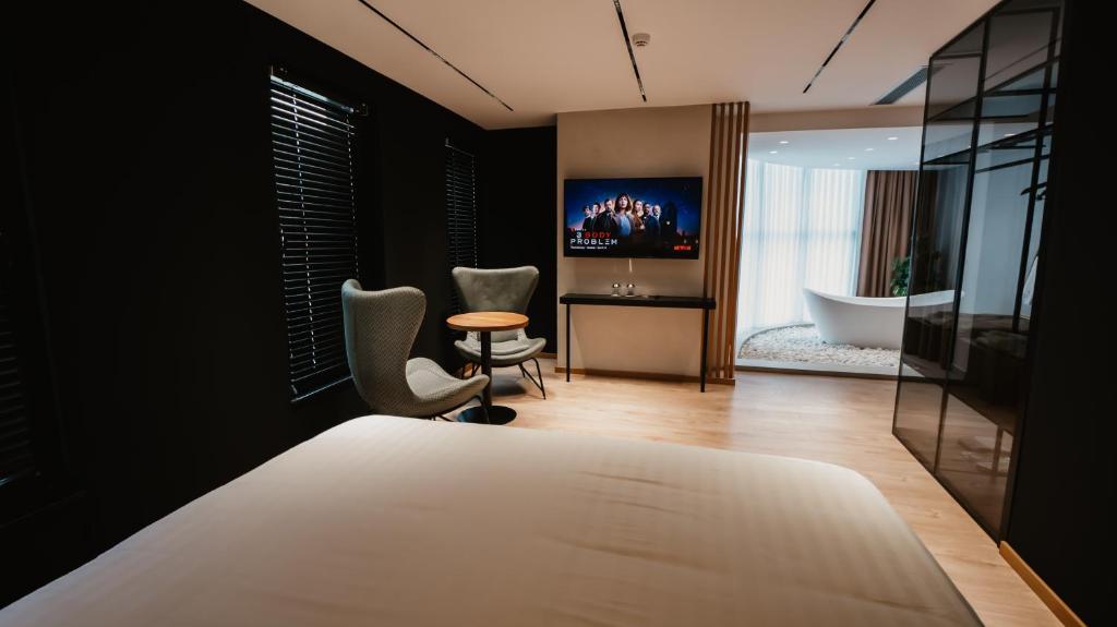 Postel nebo postele na pokoji v ubytování BAZ'HUR Boutique Hotel