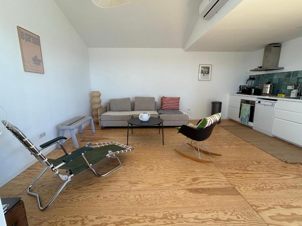 Kuchyň nebo kuchyňský kout v ubytování Cabanon moderne, les pieds dans l'eau, 2 chambres