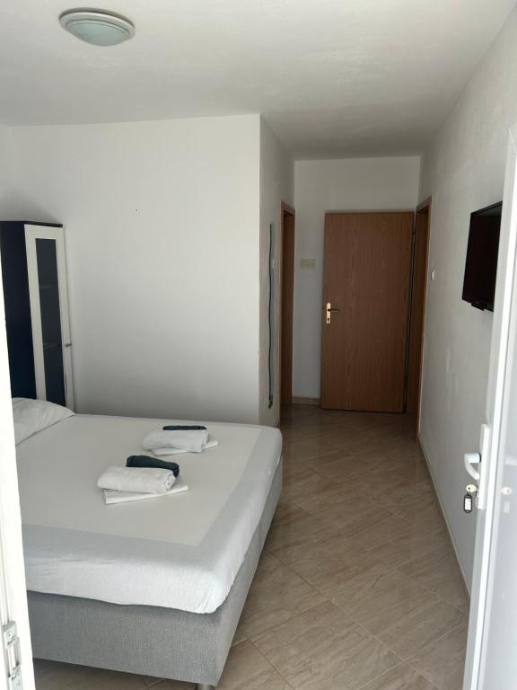 Postel nebo postele na pokoji v ubytování Apartmani Jukanovic