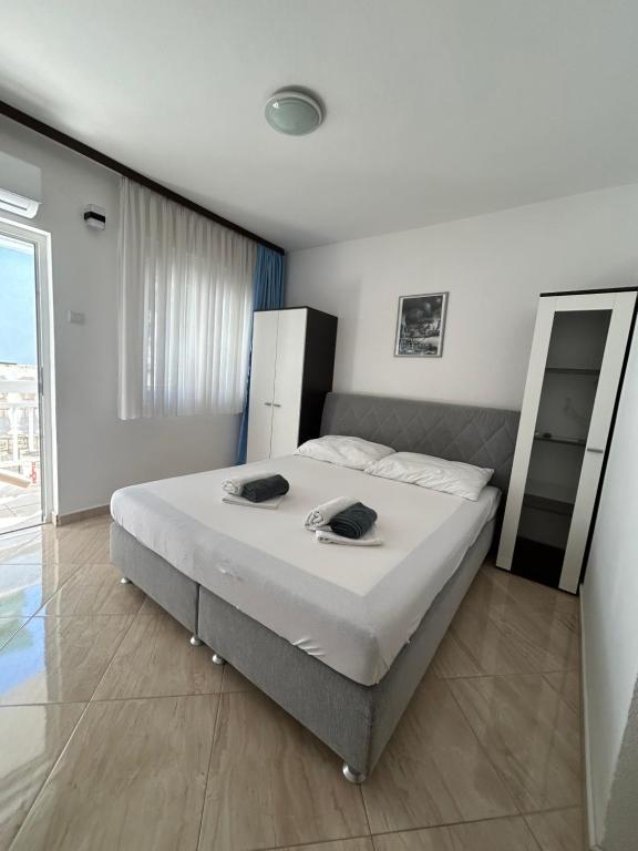 Postel nebo postele na pokoji v ubytování Apartmani Jukanovic