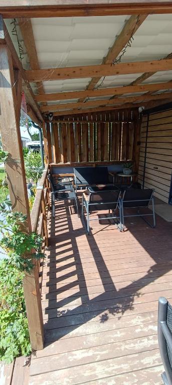 Balkón nebo terasa v ubytování Chalet Cozy Cove te Lauwersoog,1-6 Pers, 3 Schlafzimmer, 2 Badezimmer, 55m2!