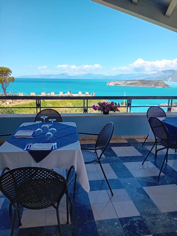a dining room with a view of the ocean at Hotel Villa Principe in San Nicola Arcella